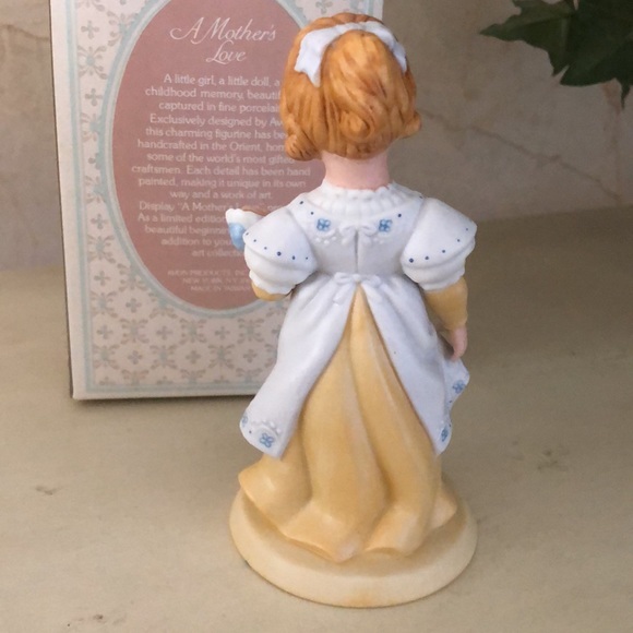 Avon Vintage 1981 Porcelain Figurine A Mother's Love Limited Edition - Picture 2 of 16